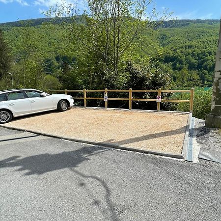 Casa A Schiera Fronte Lago Con Giardino Barcis Exterior photo